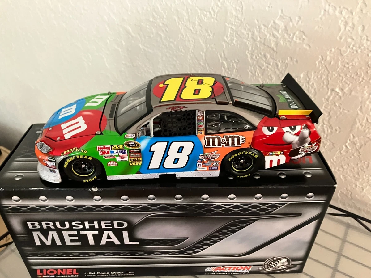 Kyle Busch Diecast Sport & Touring Cars 1:24 2011 Vehicle Year for