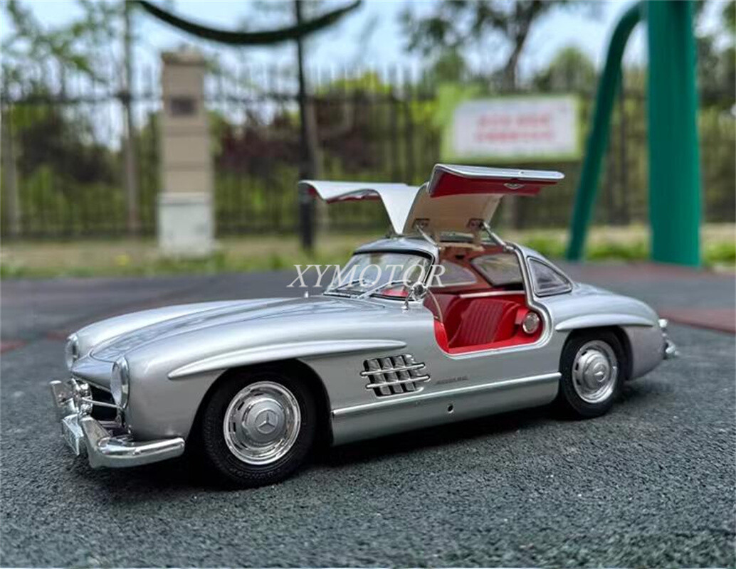 Schuco 1/18 Benz 300 SL Coupe W198 Gull Wing Gate Diecast Model