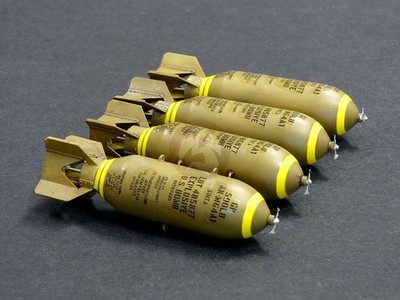 Plus Model 1/32 US 500lb General Purpose Bomb WWII (w/Decals) (4