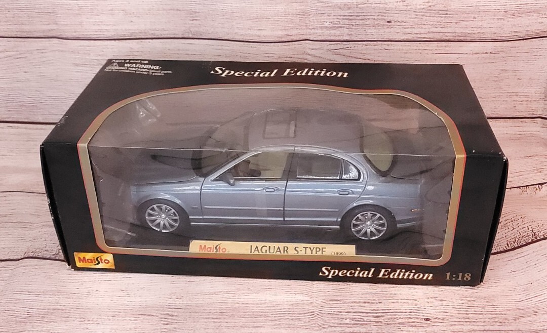 Maisto Jaguar S-Type (1999) Blue 1:18 Scale Diecast Car Special