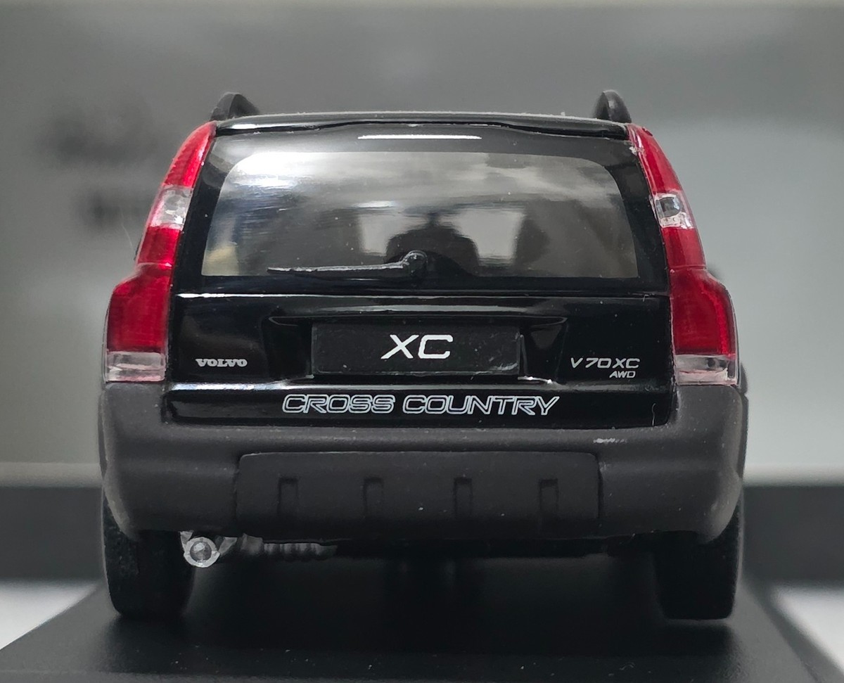 Volvo V70 XC Cross Country 2000 Black 1:43 Minichamps 430171270
