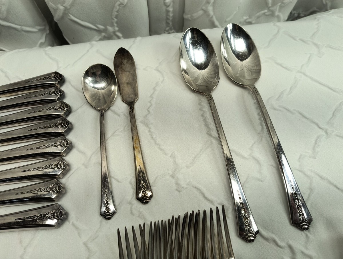 Holmes & Edwards Inlaid IS Silver Plate Spring Garden Flatware Set