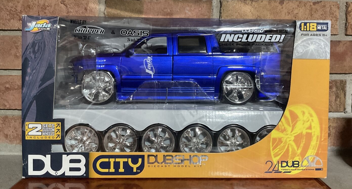 Jada Dub City Diecast Model Kit BlUE 2002 CHEVY SUBUBAN 1:18 BLUE
