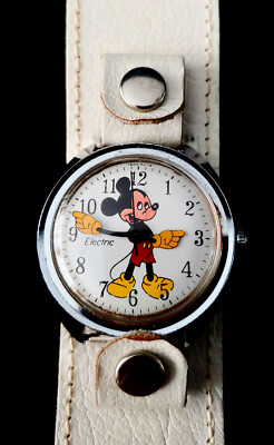 Vintage 1970's TIMEX MICKEY MOUSE Watch on Wide White Leather Band
