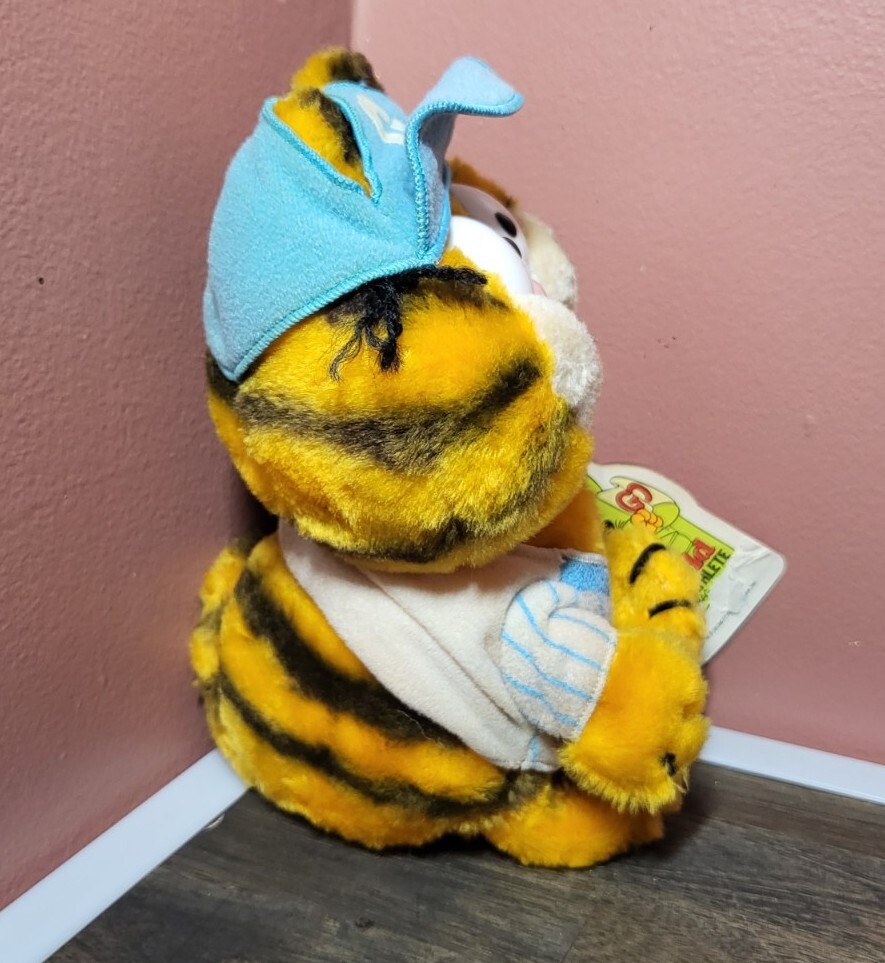 Vintage Garfield Baseball Player Bean Bag Plush 1981 Dakin