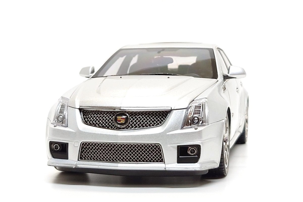 Kyosho 1:18 Cadillac CTS-V Sedan in Radiant Silver Metallic | eBay