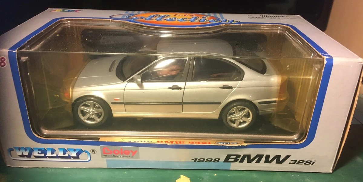 BMW 328i 1998 Welly 1:18 collection DIE-CAST Silver Rare New in