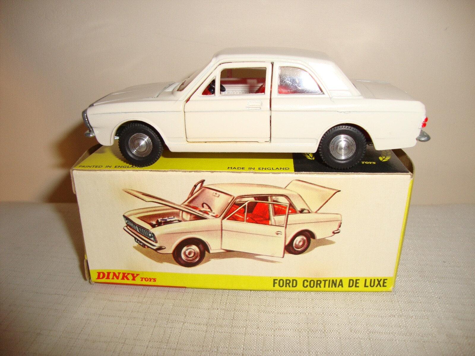 Dinky 159, Ford Cortina MKII - Free Price Guide & Review