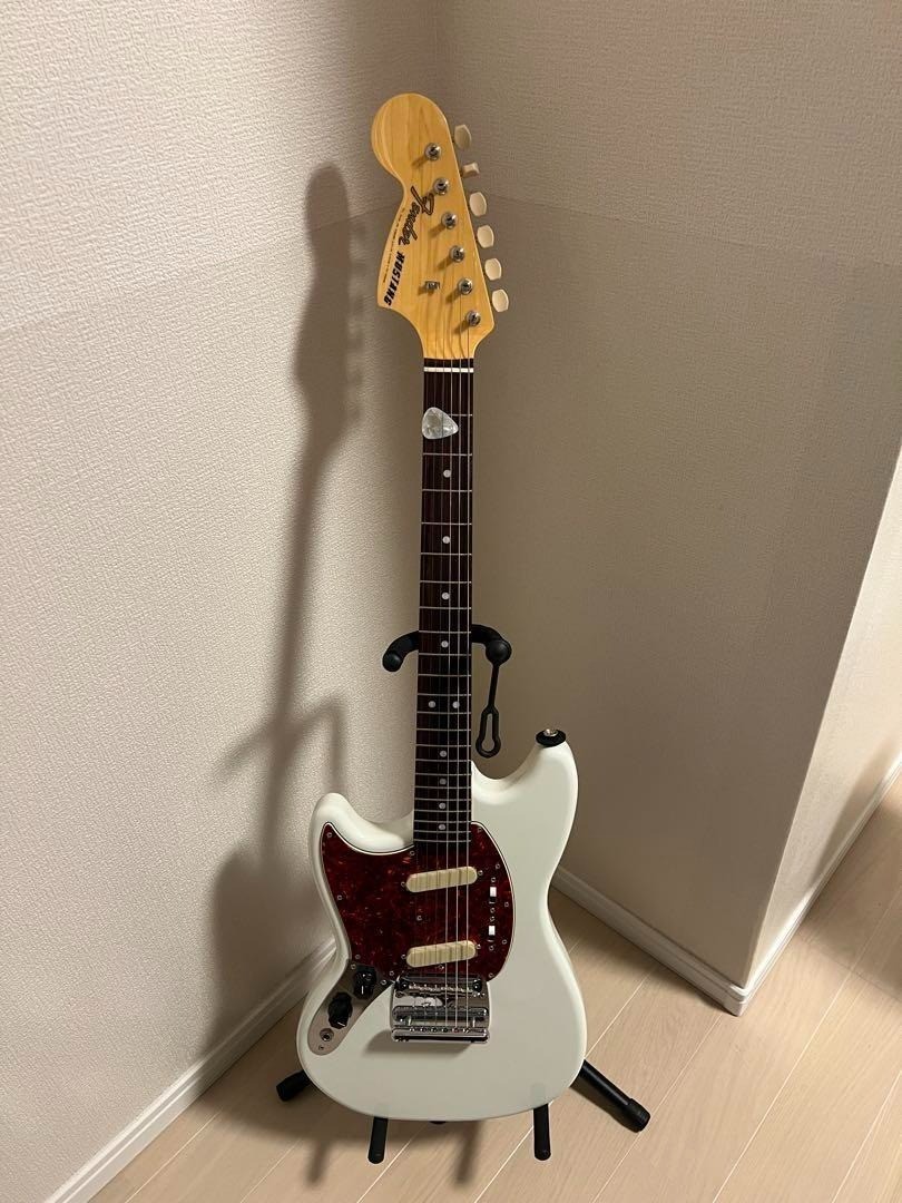 Fender Mustang Lefty Limited To 15 Bottles Worldwide Near Mint