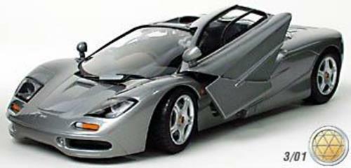 1:18 UT Models McLaren F1 GTR Roadcar ('96) silver, pewter, green