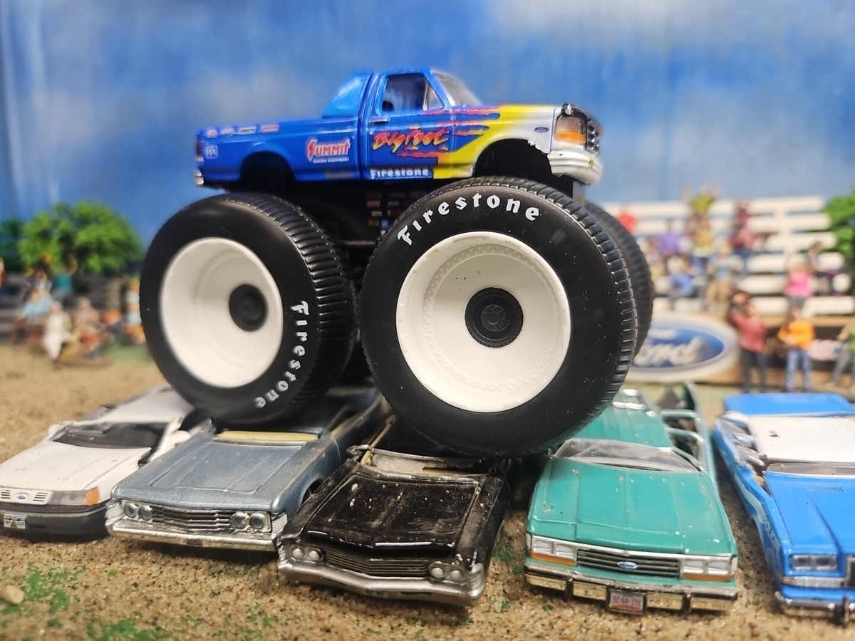 1:64 scaleGreenLight BIG FOOT MONSTER TRUCK 1996 Ford Bigfoot 7