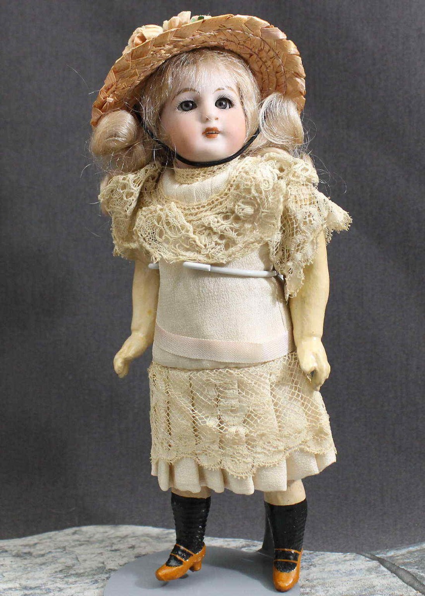 PETITE & WONDERFUL ANTIQUE GERMAN DOLL by 'SIMON & HALBIG' | eBay