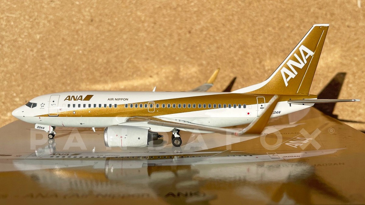 ANA Boeing 737-700 JA02AN Gold JC Wings JC2ANA879 XX2879 Scale 1