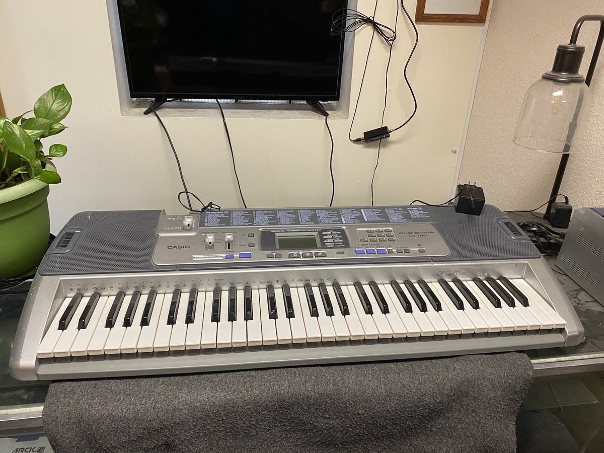 Casio LK-100 61 Key Electronic Keyboard With Key Lighting System