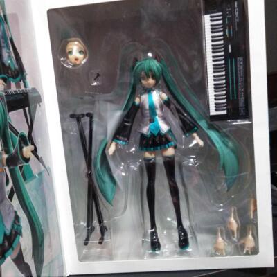 Hatsune Miku-Project DIVA F RAH Real Action Heroes Used Unopened