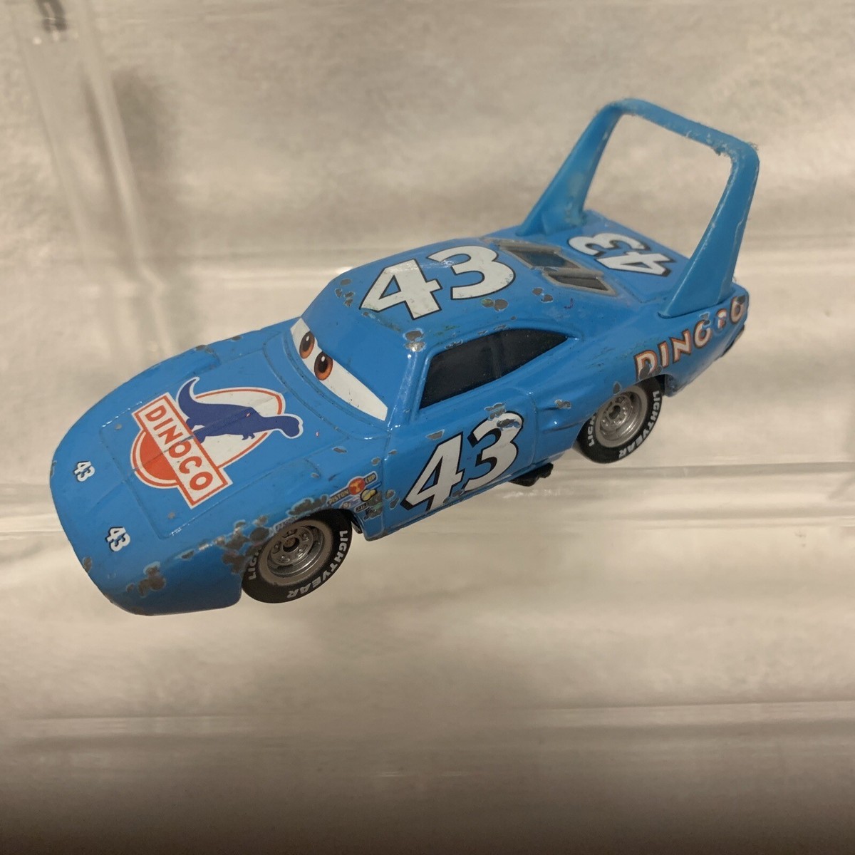Plymouth Superbird 43 ミニカー Disney Pixar Cars THE KING Dinoco