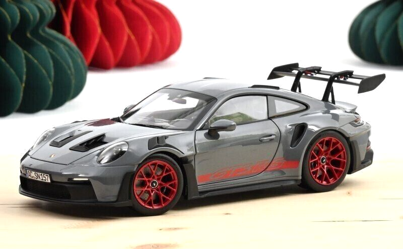 1/18 Porsche 911 (992) GT3 RS Coupe 2022 Artic Grey Diecast Model