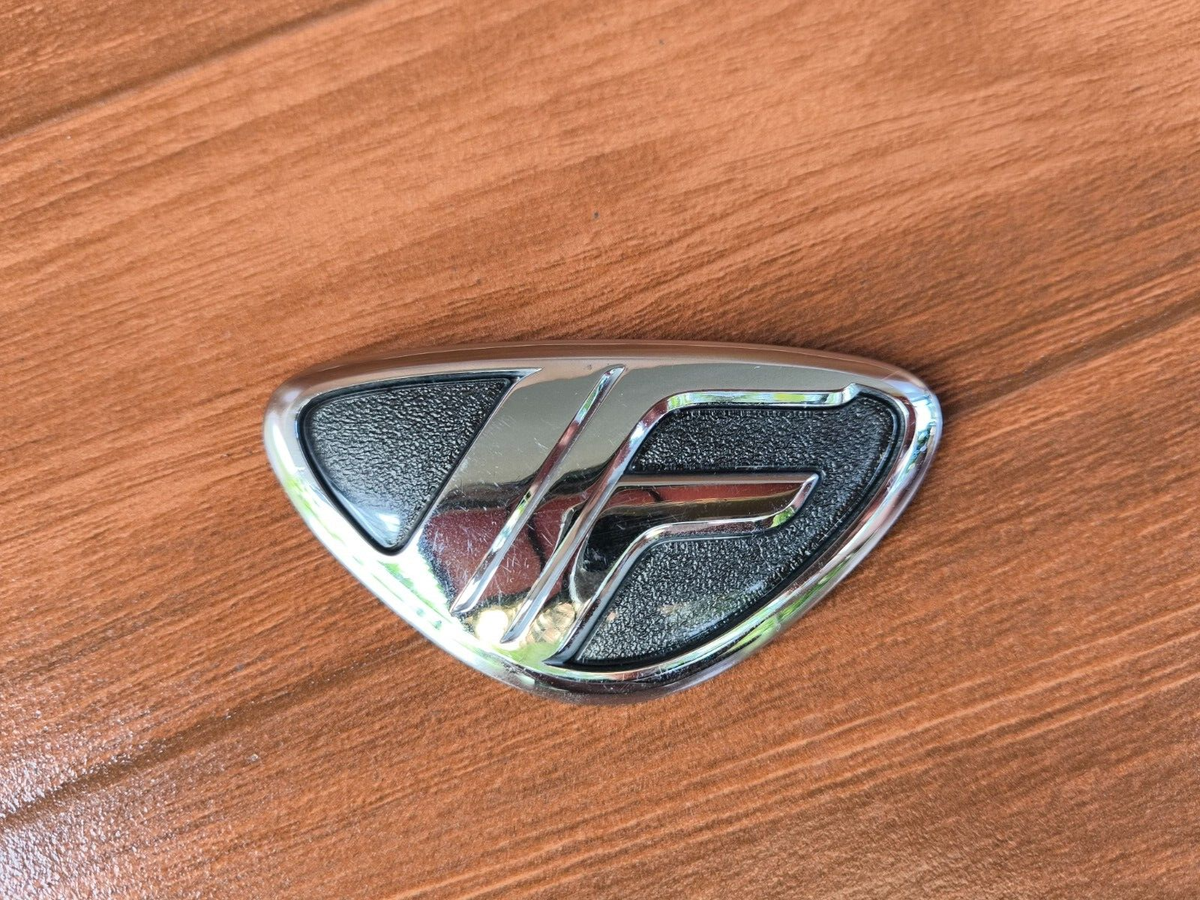 Toyota FUN CARGO NCP20 21 25 Front Hood Emblem Badge 1999-2005 OEM