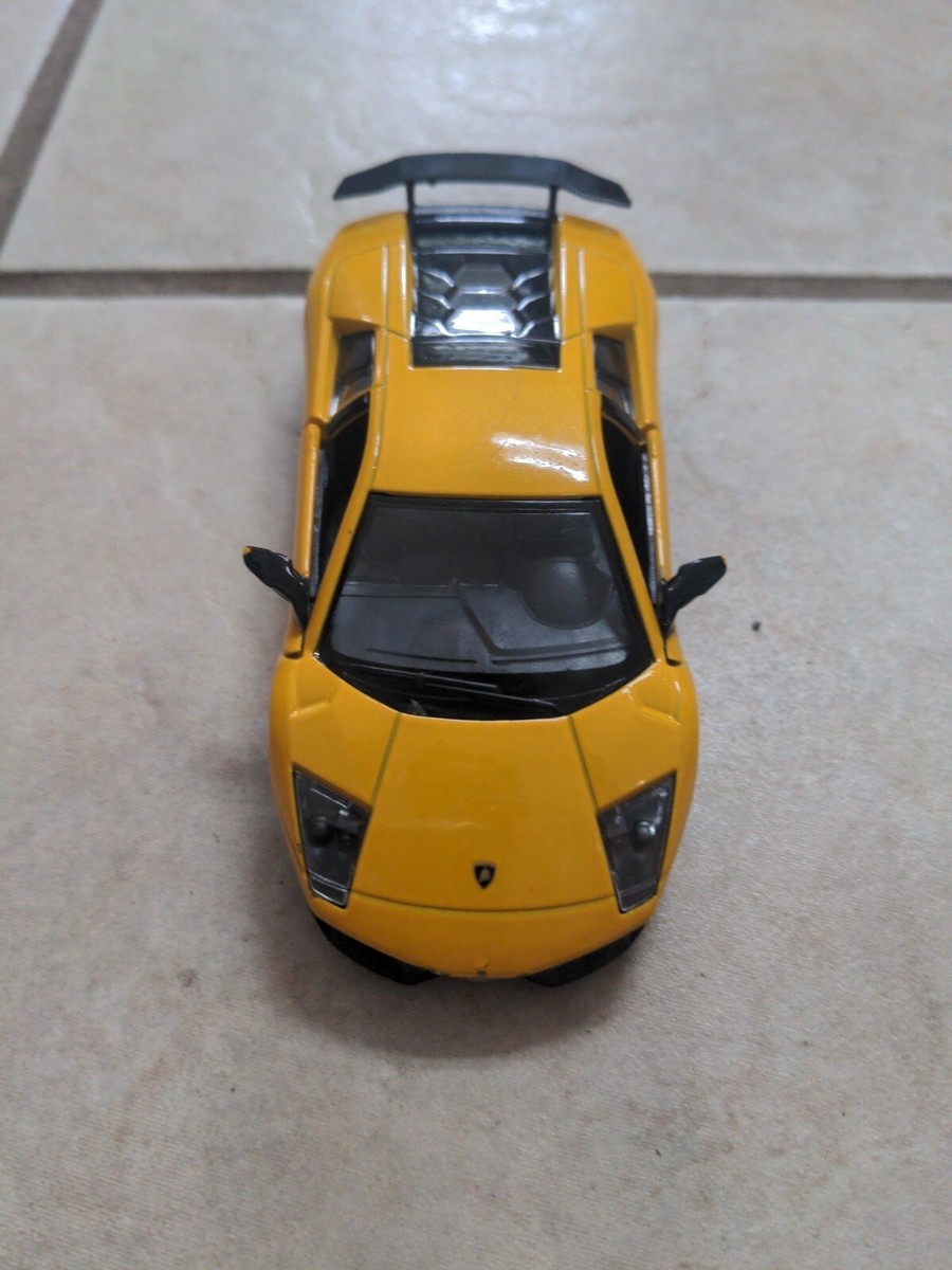 RMZ City 1/32 Scale Lamborghini Murciélago LP 670-4 SV Yellow