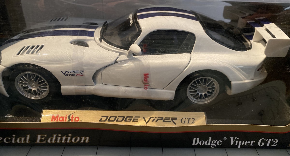 Maisto 1998 Dodge Viper GTS R GT2 1:18 Scale Diecast Racing Viper