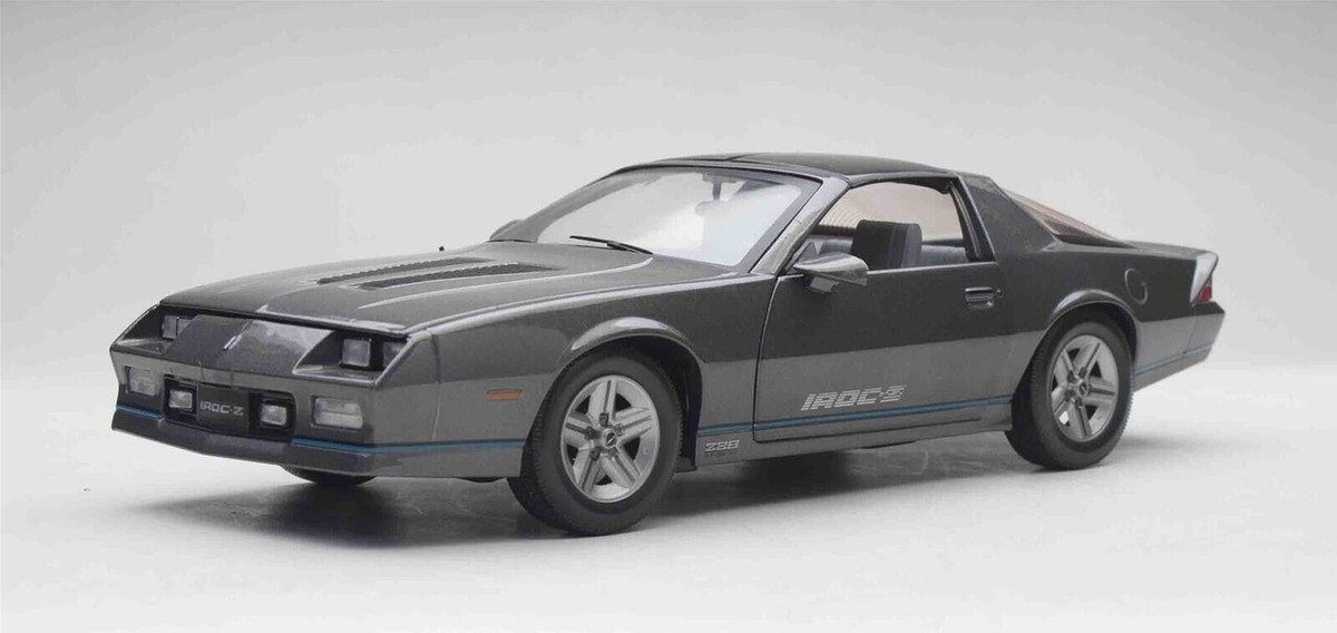 1/18 Sunstar 1985 Chevrolet Chevy Camaro IROC-Z Coupe Grey Diecast