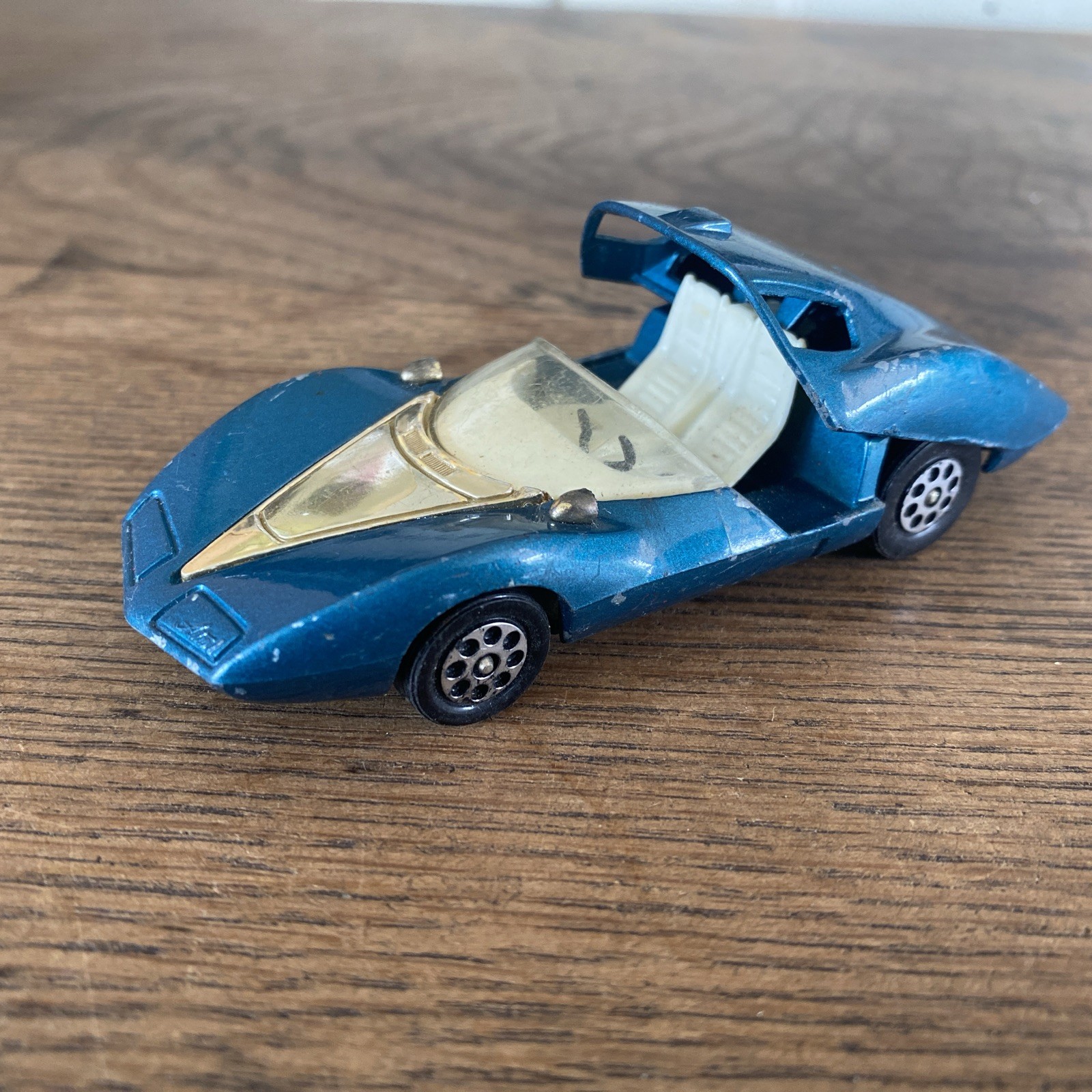 Corgi 347, Chevy Astro 1 Experimental Car - Free Price Guide & Review