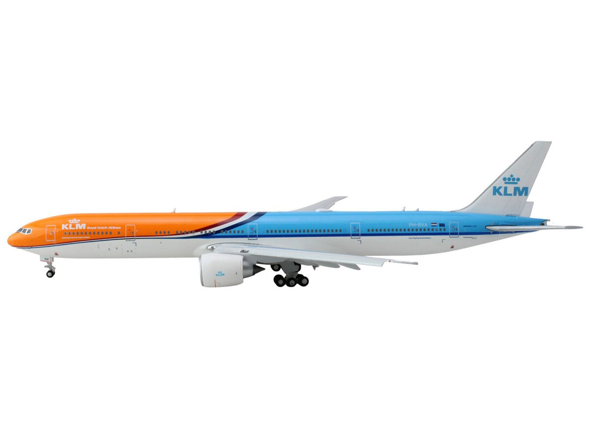 Geminijets Boeing 777-300ER Aircraft W/Flaps Down 