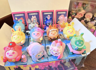 Finding Unicorn Shinwoo Lonely Moon Space Ghost Bunny Opened Box