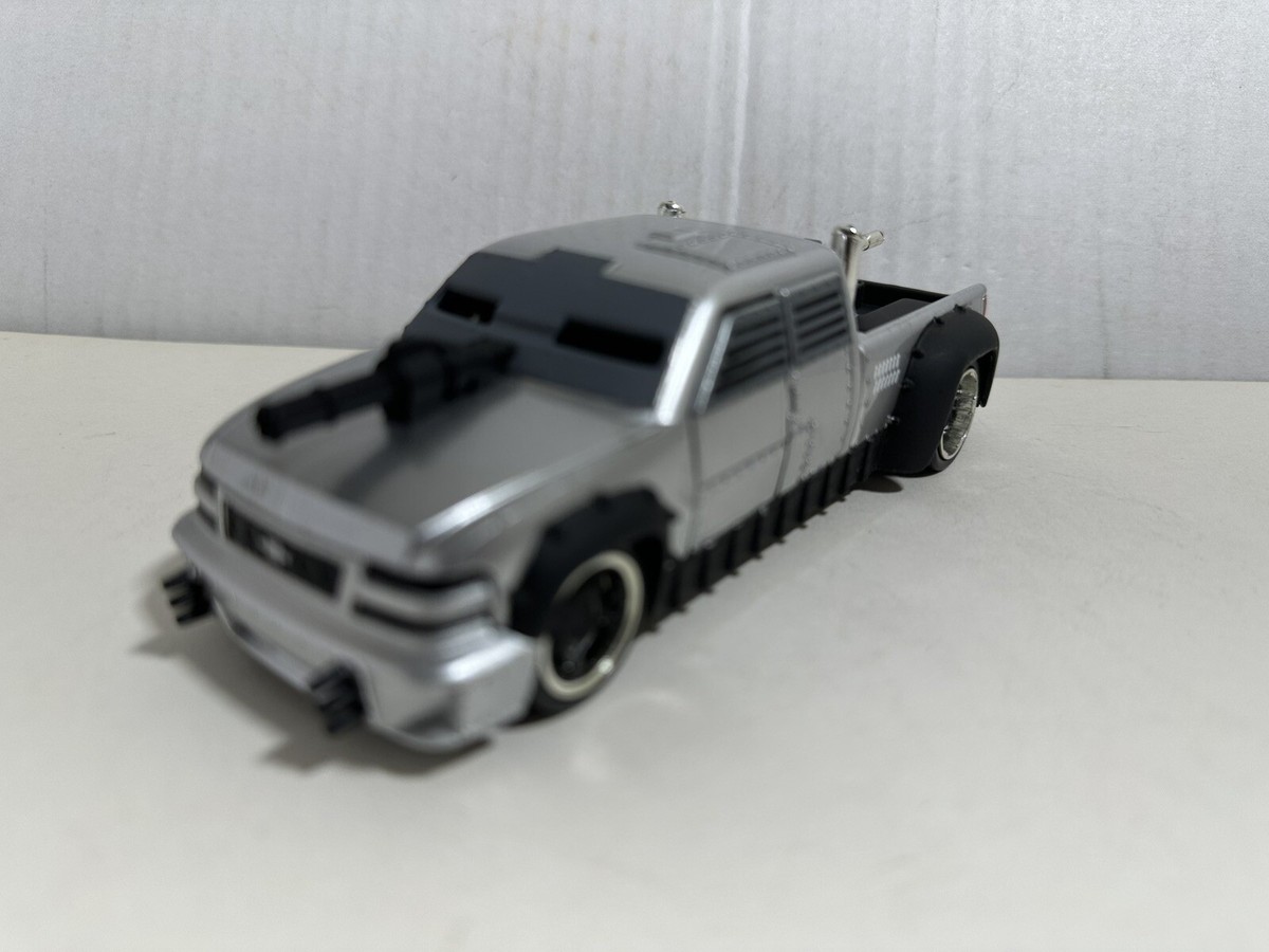 JADA BATTLE MACHINES 1999 CHEVY SILVERADO DOOLEY 1:32 SILVER NEW