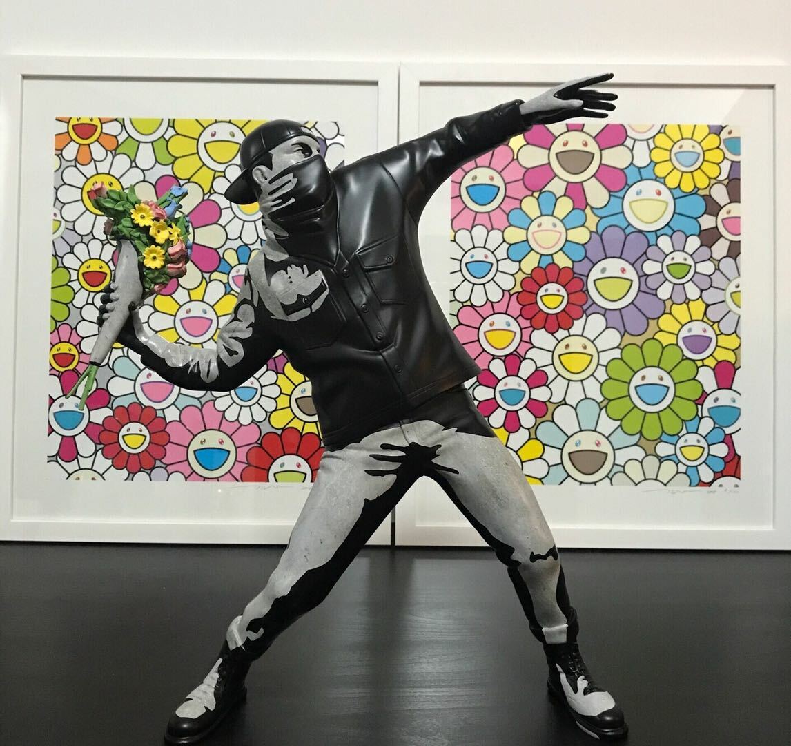 Home Décor BANKSY FLOWER BOMBER Double ColorsCeramics Art Statue