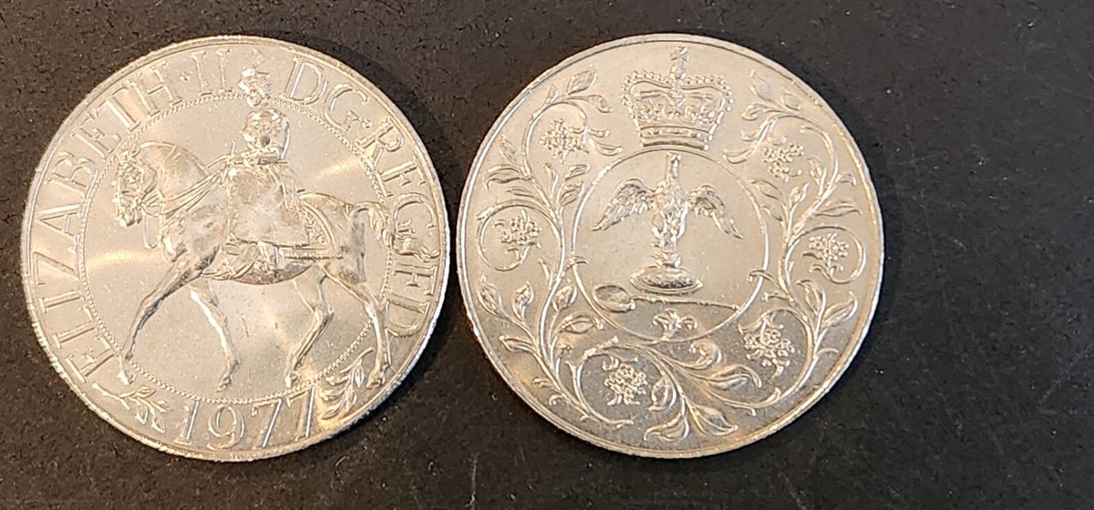 QUEEN ELIZABETH II 25 YEAR SILVER JUBILEE COIN 1977 BU CONDITION