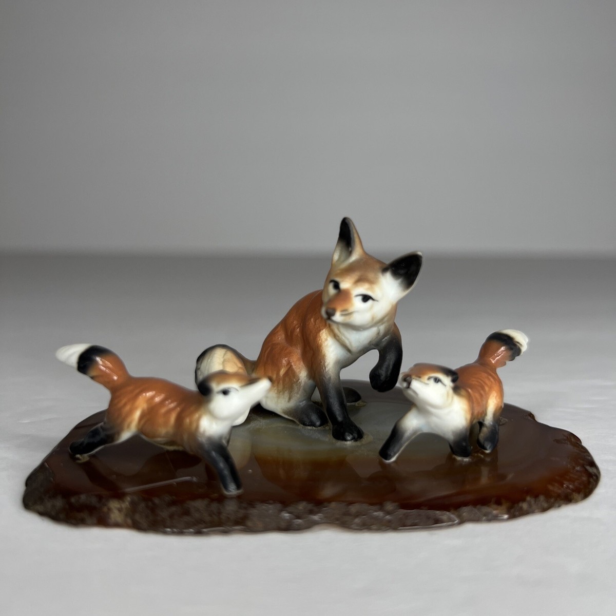 Hagen Renaker Fox Family Trio 2 Babies 1 Mama Agate Slice Base | eBay