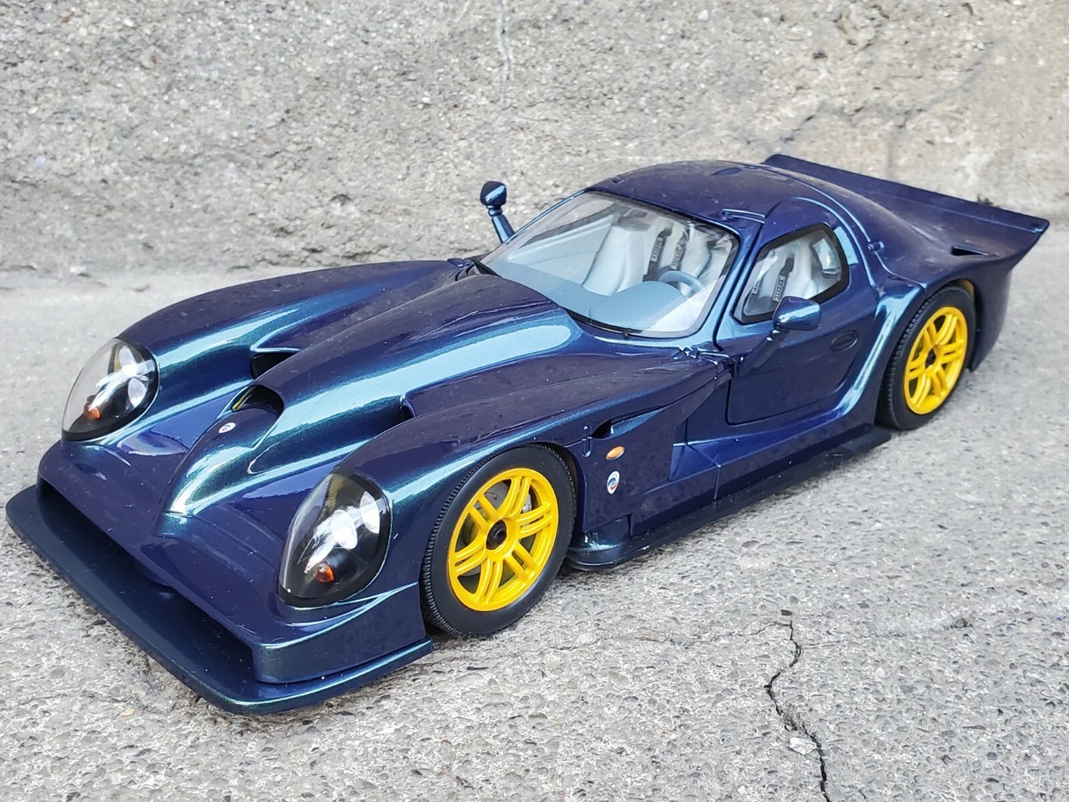 Autoart 1998 Panoz Esperante GTR-1 1:18 Scale Diecast Street