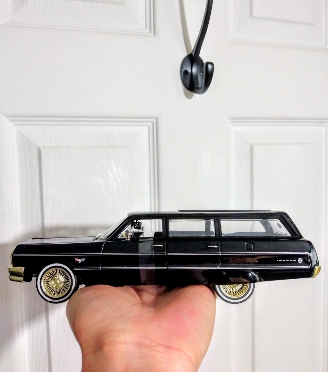 Jada Toy Lowrider Gold Version 1:24 Scale 1964 Chevy Impala