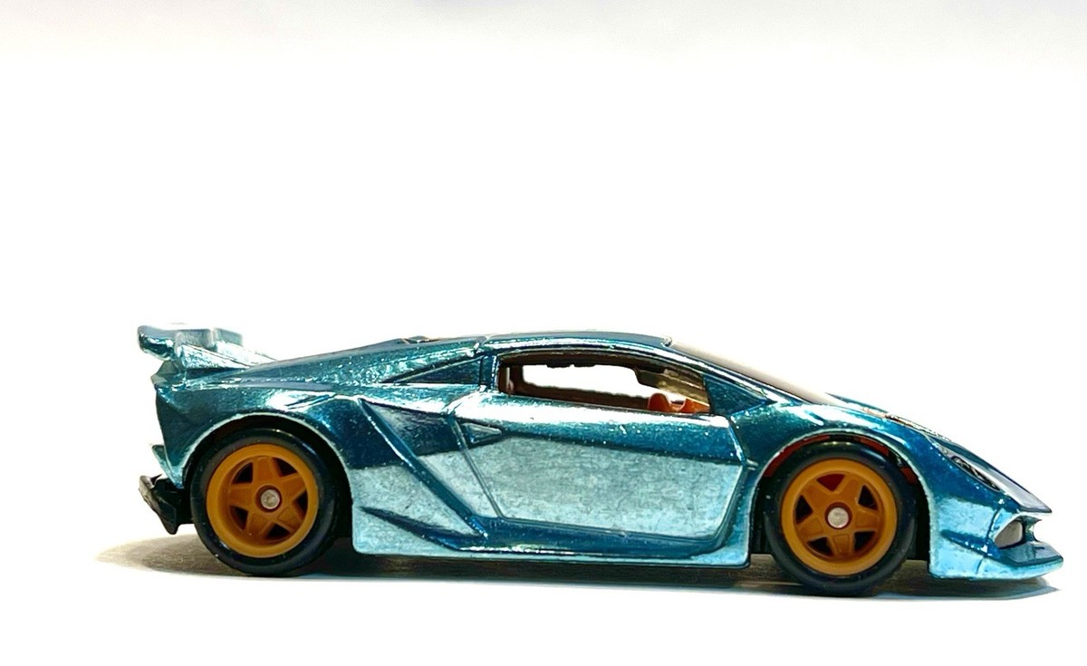 Hot Wheels 2020 Super Treasure Hunt Lamborghini Sesto Elemento