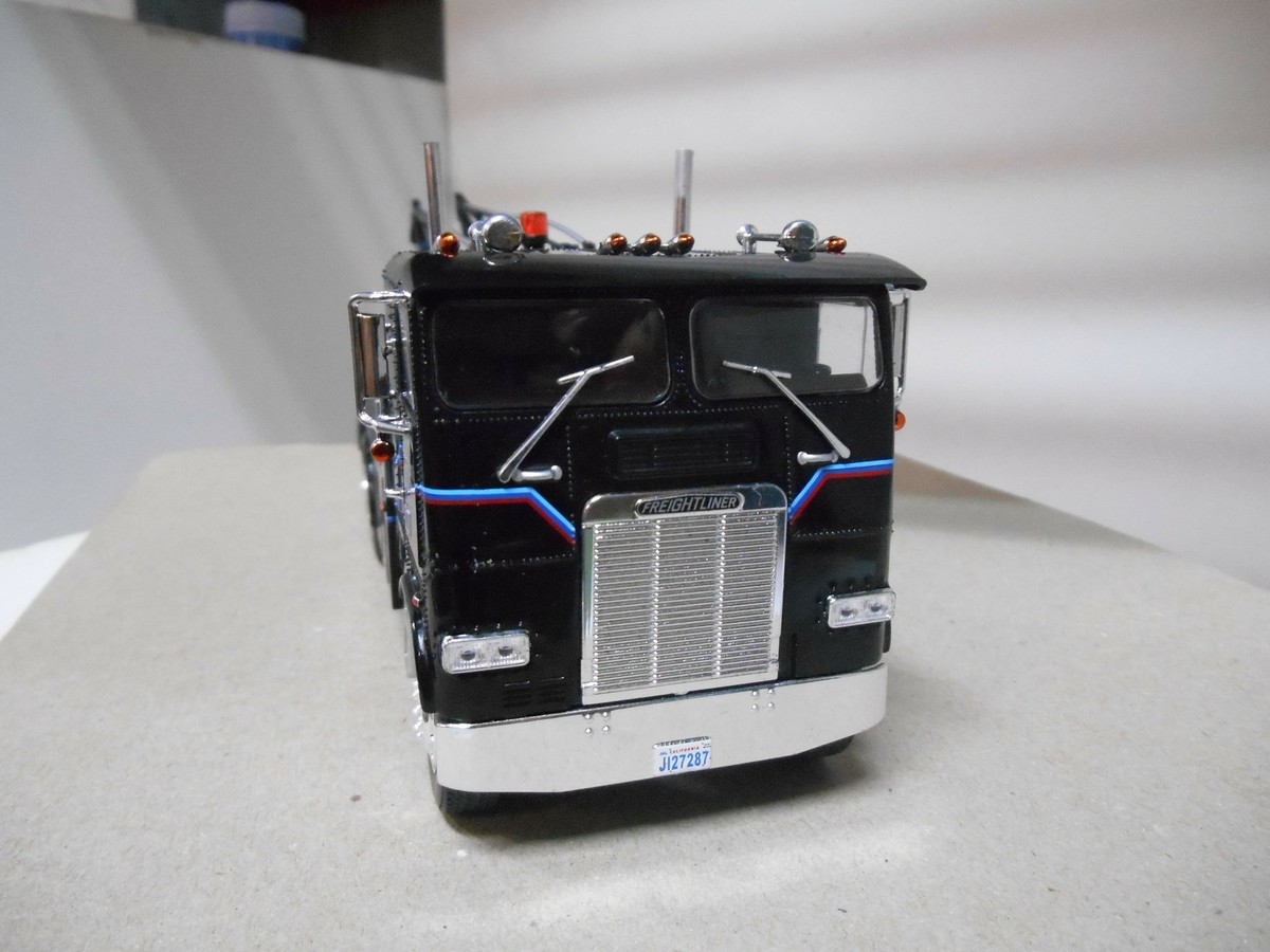 FREIGHTLINER FLA CRANE/GRUA 1985 TERMINATOR AMERICAN TRUCK 1:43