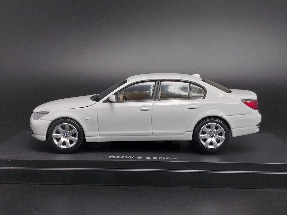 Kyosho 1/43 BMW E60 5er Series 545i 2003 - 2010 white (diecast