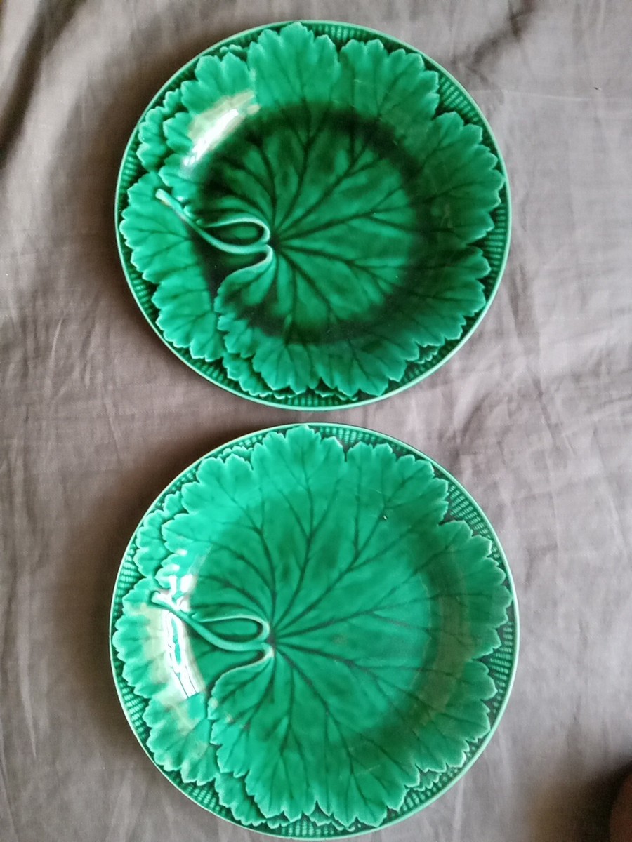 SET OF TWO ANTIQUE VICTORIAN WEDGWOOD MAJOLICA GREEN VINE LEAF