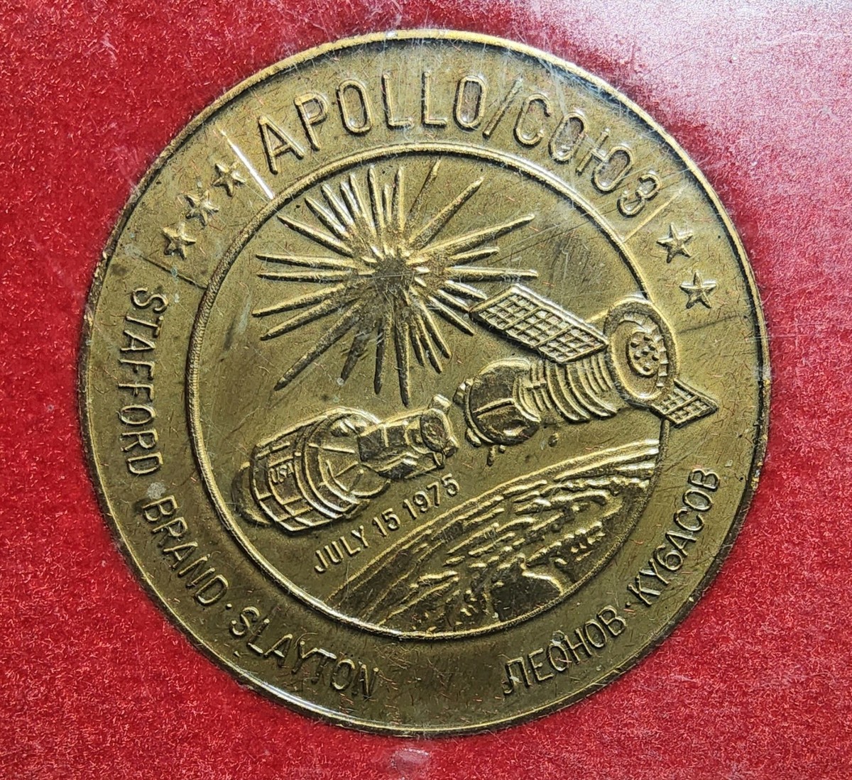 VINTAGE JULY 15, 1975 APOLLO-SOYUZ SPACE STATION BRASS MEDAL COIN