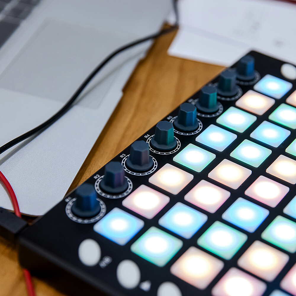 WORLDE PAD48 Portable USB MIDI Drum Pad Controller 48 RGB Backlit