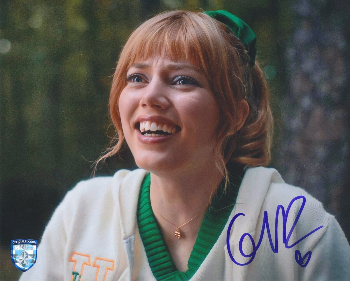 GRACE VAN DIEN Signed STRANGER THINGS Chrissy 8x10 Autograph OPX