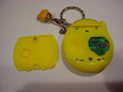 nice,working,original TAMAGOTCHI CONNECTION lemon yellow w/pink