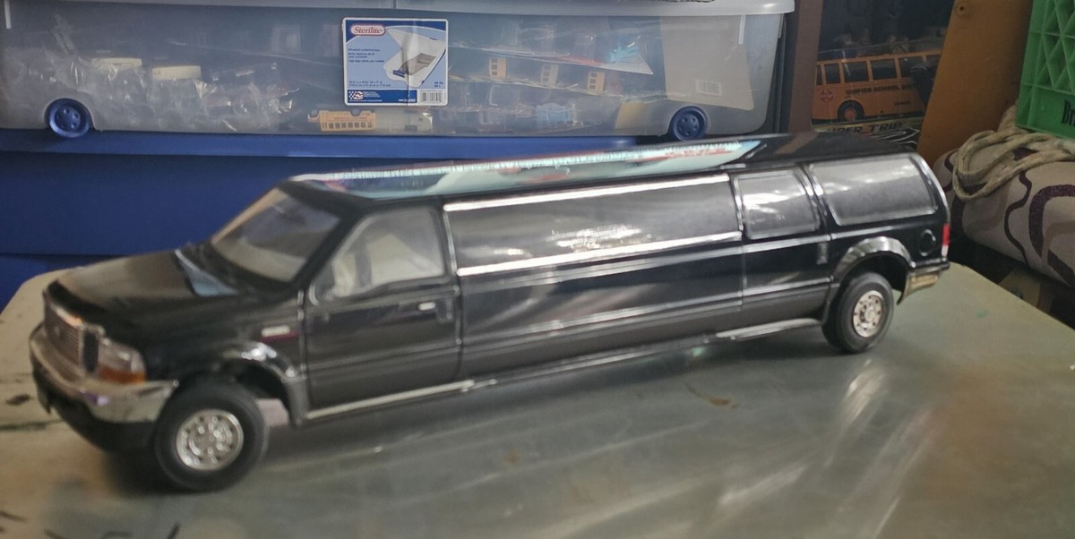 Sun Star 1/18 Ford Excursion Limousine. Black. No Box. From 2004