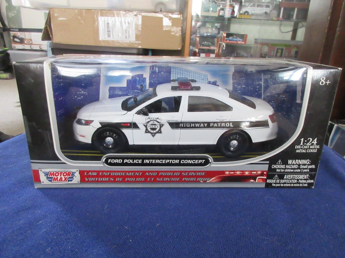 MotorMax 1:24 Ford 2013 Taurus Police Interceptor NGPI Highway