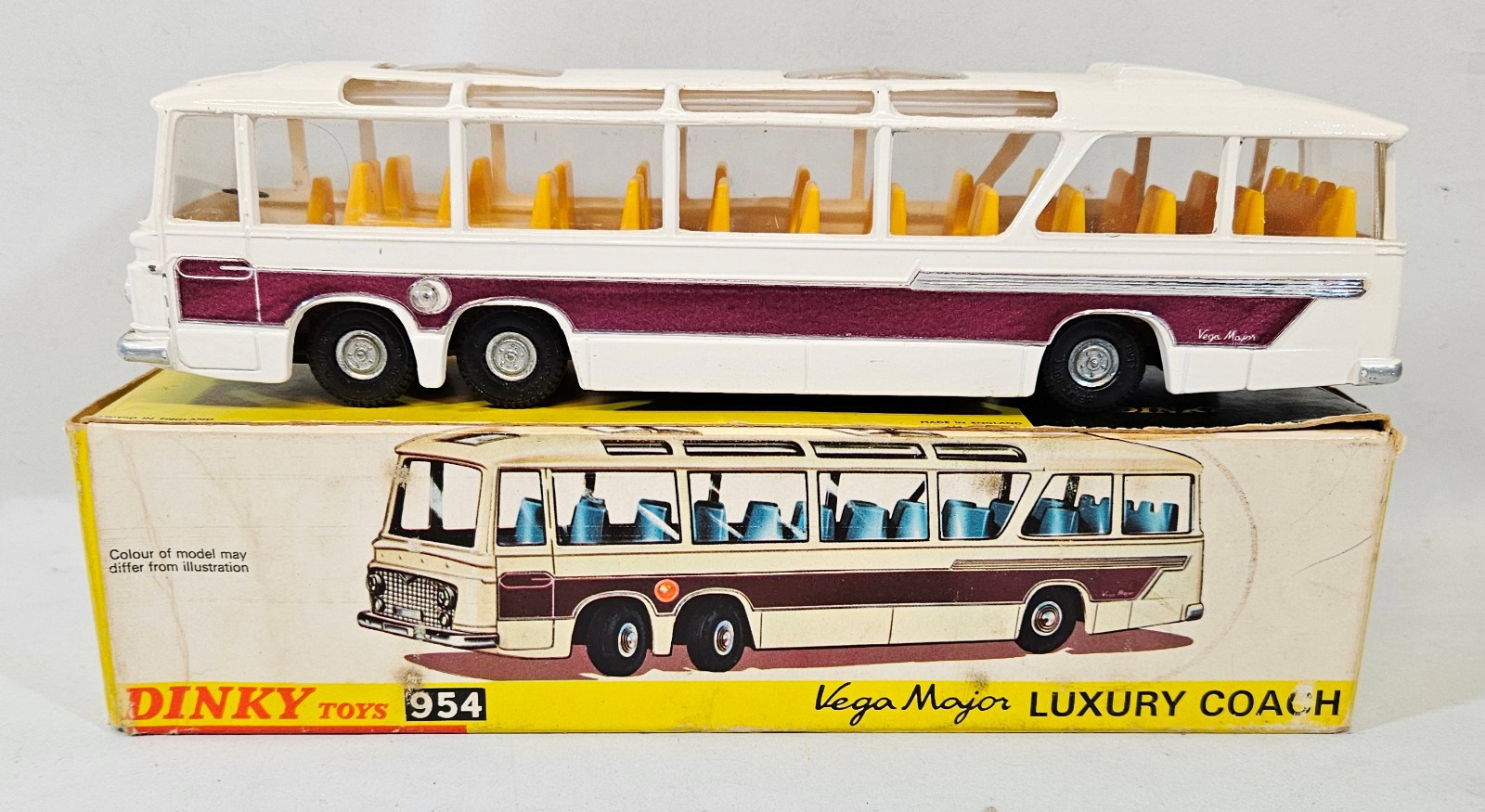 Dinky 954, Vega Major Luxury Coach - Free Price Guide & Review