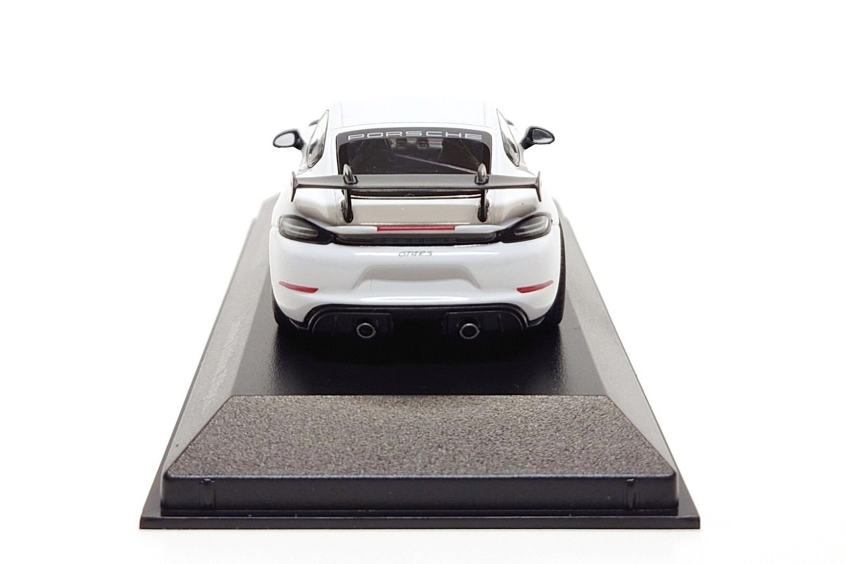Minichamps 1:43 Porsche 718 Cayman GT4 RS (982) in White / Neodyme