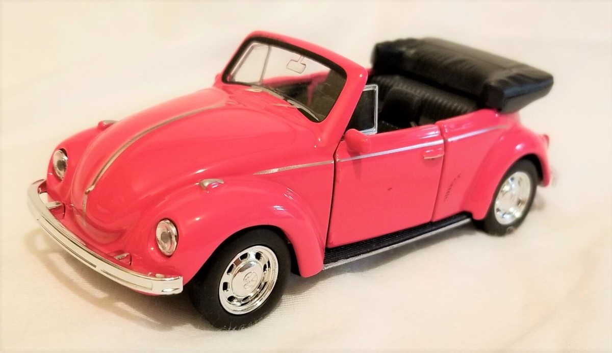 Welly - 1:38 Scale Model Volkswagen Beetle Convertible Pink