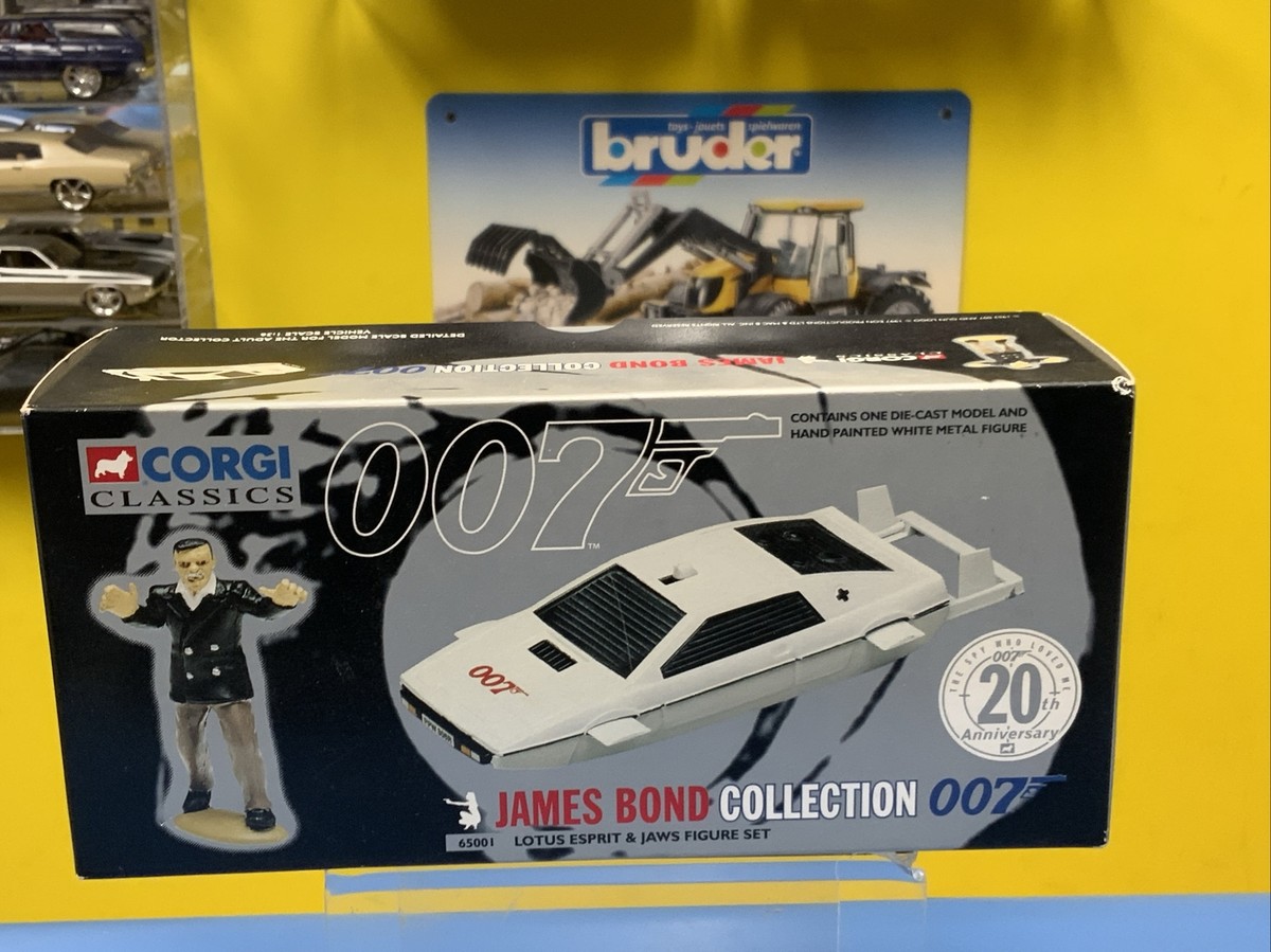 Corgi Classics 65001 Lotus Esprit & Jaws Figure Set James Bond