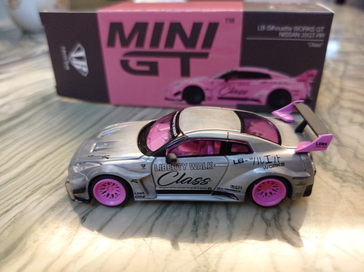 MINI GT 281 chase (opened) LB-Silhouette WORKS GT NISSAN 35GT-RR