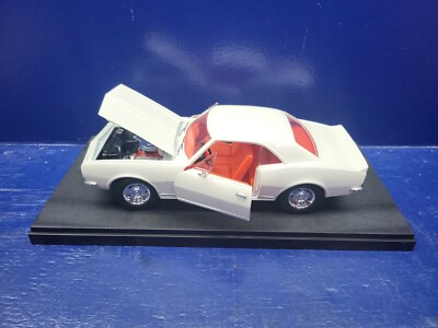 1:18 Scale 1967 Chevrolet Camaro Z28 White W/Red Interior Road